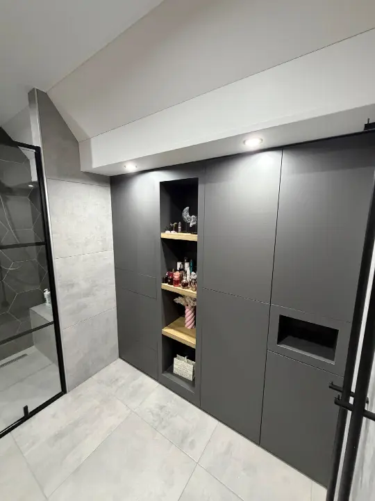Moderne badkamer met warme accenten, foto 4